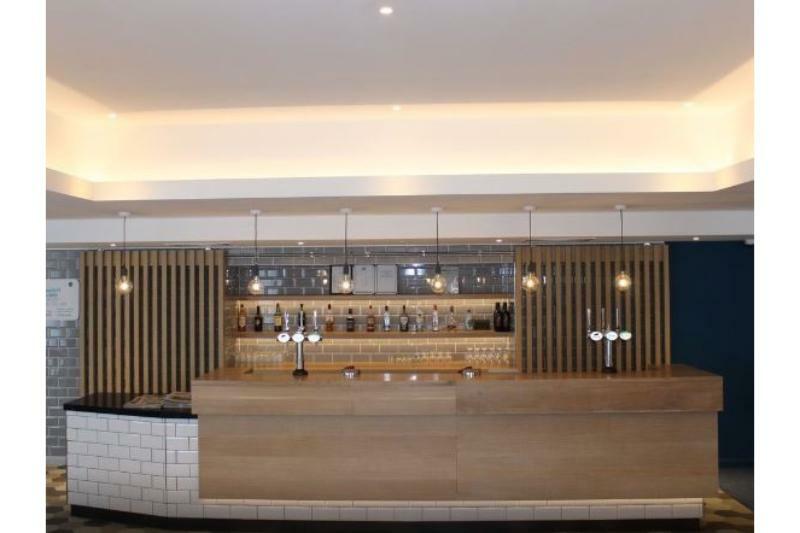 Holiday Inn Express Oxford Kassam Stadium By Ihg Esterno foto